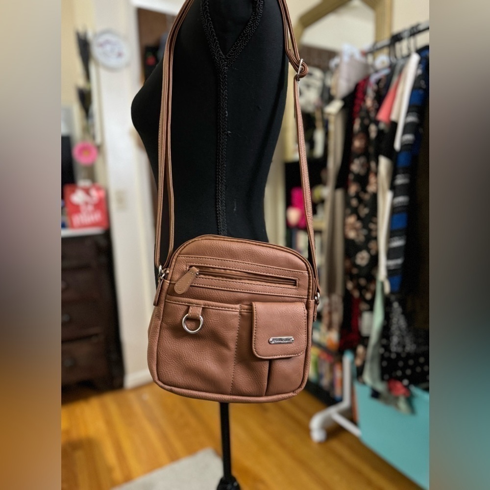 ST JOHNS BAY brown faux leather multi compartment crossbody bag - Picture 2 of 11
